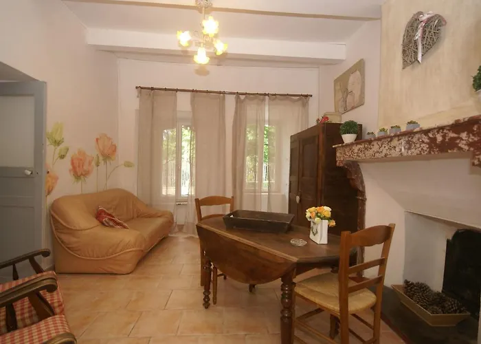 Дом отдыха In With Pool La Caunette